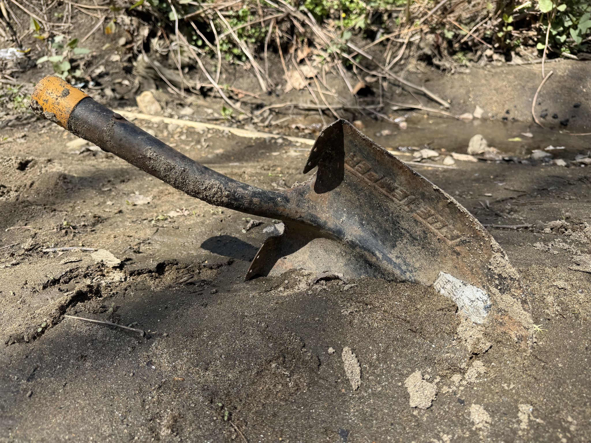 Same with this shovel 